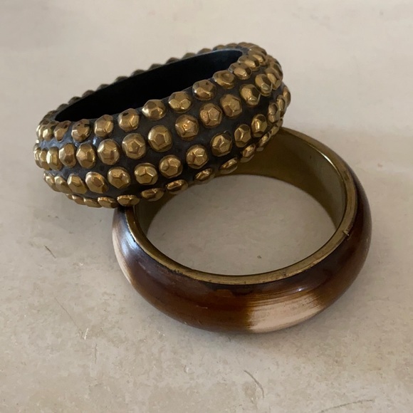 Set of two beautifully crafted bangles - Picture 1 of 4